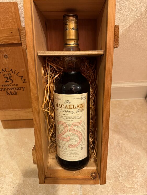 マッカラン 25周年 木箱（お酒）の商品画像 - 査定依頼日：2025年9月21日 - 最高査定価格：320,000円