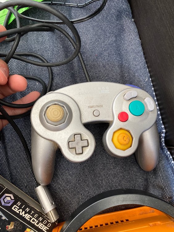 ゲームキューブDOL-001（ゲーム機本体・ゲームソフト）の商品画像 - 査定依頼日：2023年5月20日 - 最高査定価格：1,200円