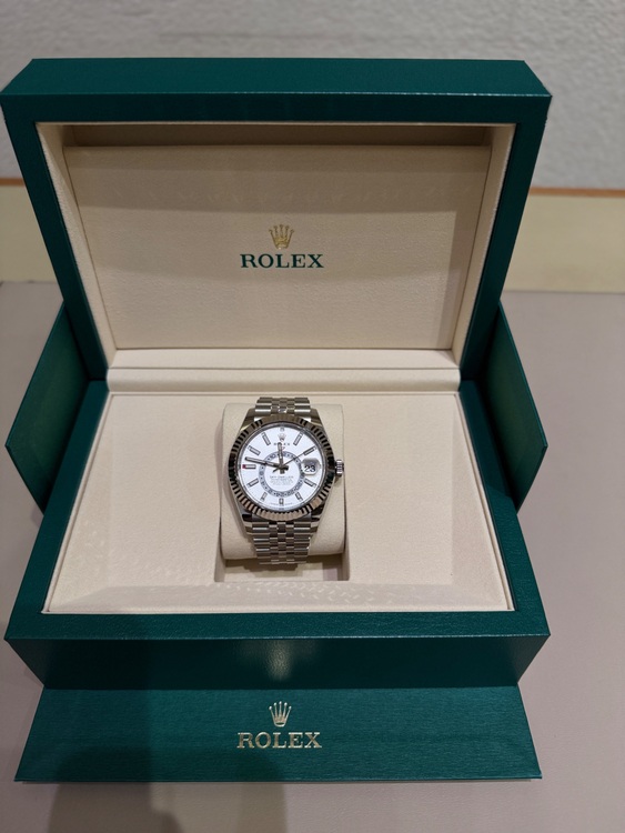 スカイドゥエラー　ホワイト　ホワイトロレゾール　ジュビリーブレス（高級時計）の商品画像 - 査定依頼日：2025年9月29日 - 最高査定価格：3,170,000円