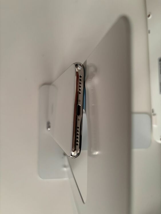 iphoneXホワイト64GB（スマホ）の商品画像 - 査定依頼日：2025年9月15日 - 最高査定価格：16,000円