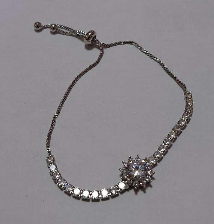 ノーブランドのモアサナイトのブレスレット、14Kゴールドメッキネックレス（金・貴金属）の商品画像 - 査定依頼日：2025年3月9日 - 最高査定価格：5,800円