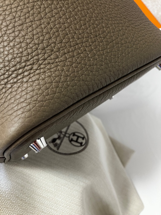 pm エトゥープ　シルバー金具（ブランドバッグ）の商品画像 - 査定依頼日：2026年7月11日 - 最高査定価格：780,000円