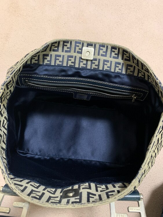 フェンディ  （ブランドバッグ）の商品画像 - 査定依頼日：2025年1月7日 - 最高査定価格：15,000円