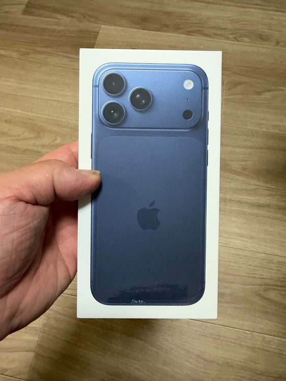 iPhone iPhone 17 Pro Max 1TB SIMフリー（スマホ）の商品画像 - 査定依頼日：2026年10月14日 - 最高査定価格：219,000円