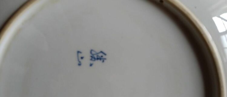 大皿(昨日ご連絡を頂いておりました会社の方々)（美術品・骨董品）の商品画像 - 査定依頼日：2025年9月18日 - 最高査定価格：1,000円