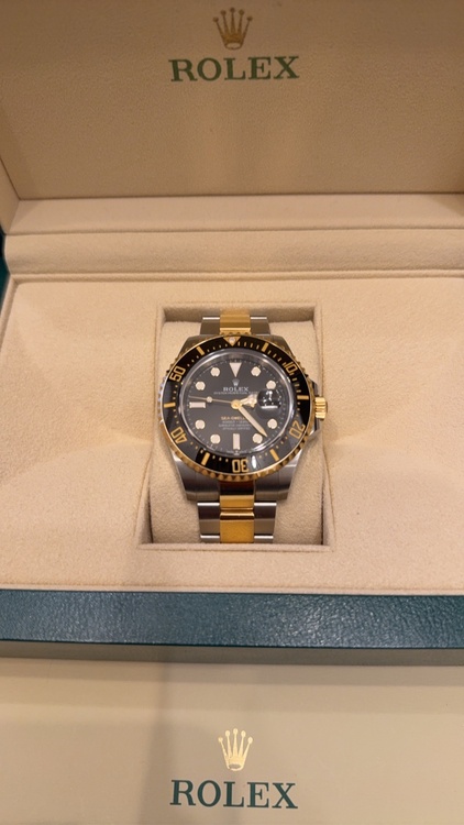 ロレックス シードゥエラー 12660（高級時計）の商品画像 - 査定依頼日：2026年3月1日 - 最高査定価格：2,700,000円