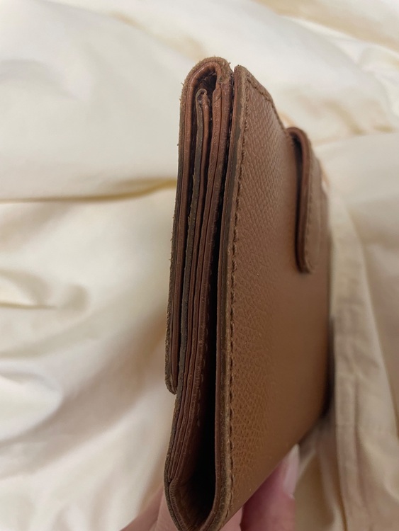 二つ折り財布（ブランド財布・小物）の商品画像 - 査定依頼日：2025年11月16日 - 最高査定価格：7,000円