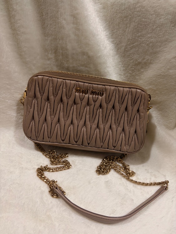 ミュウミュウ  （ブランドバッグ）の商品画像 - 査定依頼日：2026年3月16日 - 最高査定価格：55,000円