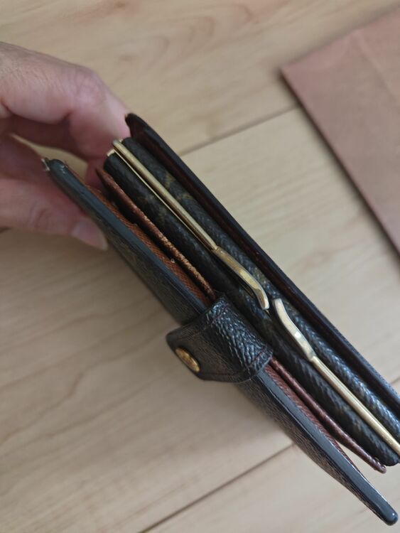 モノグラム2つ折り財布（ブランド財布・小物）の商品画像 - 査定依頼日：2025年8月28日 - 最高査定価格：10,000円