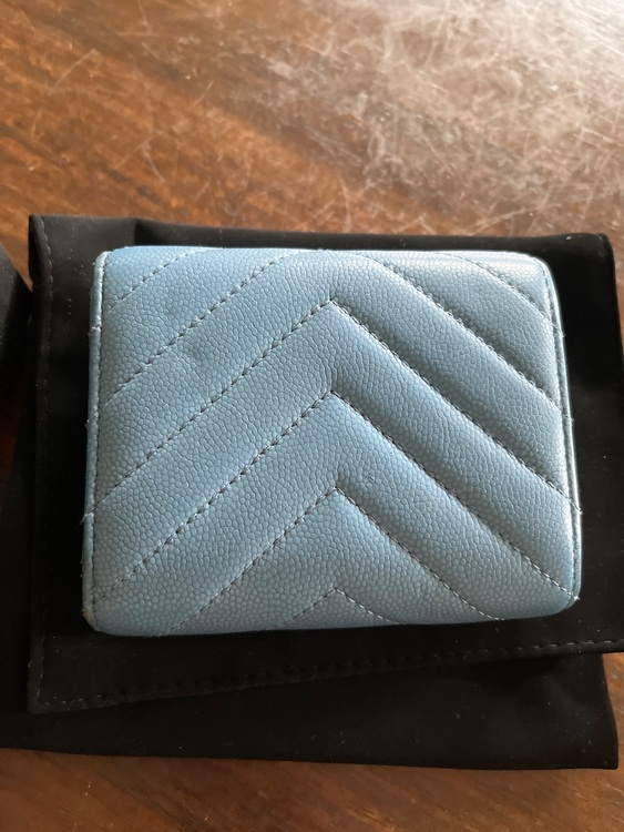 スモールウォレット　27749910（古着・ファッション）の商品画像 - 査定依頼日：2025年9月13日 - 最高査定価格：50,000円