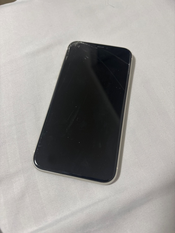 iPhone iPhone11 128GB docomo（スマホ）の商品画像 - 査定依頼日：2026年9月24日 - 最高査定価格：13,000円