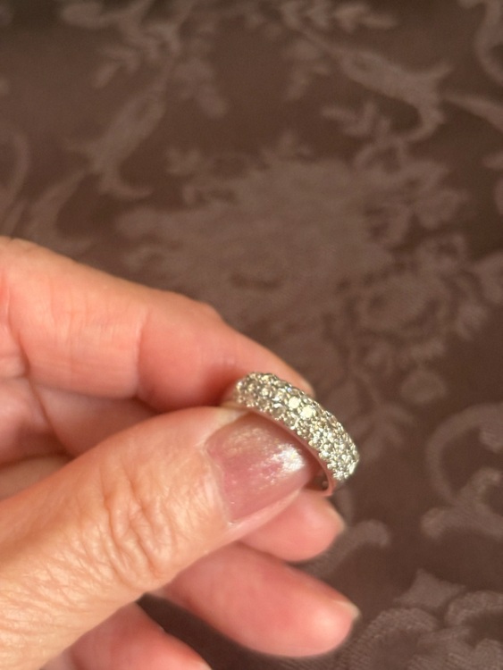 WG1カラットダイヤパヴェリング（金・貴金属）の商品画像 - 査定依頼日：2025年8月8日 - 最高査定価格：100,000円