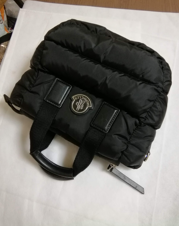 MONCLER　CARADOC MINI バッグ（ブランドバッグ）の商品画像 - 査定依頼日：2025年4月28日 - 最高査定価格：75,000円