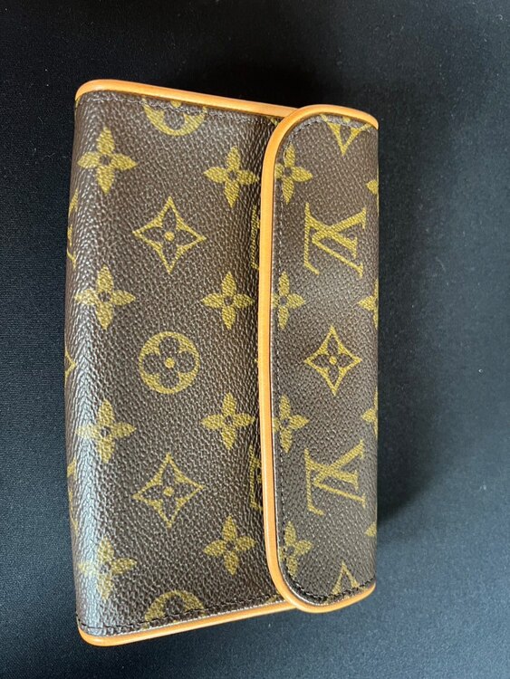 フロランティーヌ（ブランド財布・小物）の商品画像 - 査定依頼日：2025年4月27日 - 最高査定価格：35,000円