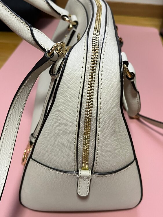 ショルダーバック（ブランド財布・小物）の商品画像 - 査定依頼日：2025年3月31日 - 最高査定価格：3,000円