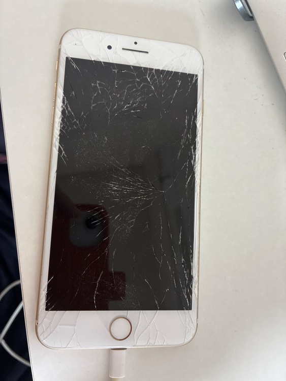iPhone7plus ゴールド（スマホ）の商品画像 - 査定依頼日：2026年6月10日 - 最高査定価格：2,000円