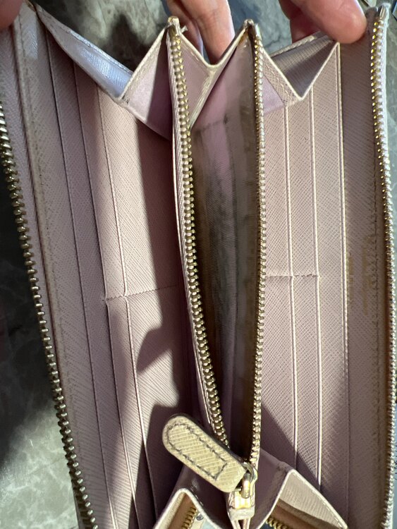 フェラガモ  （ブランドバッグ）の商品画像 - 査定依頼日：2025年2月28日 - 最高査定価格：10,000円