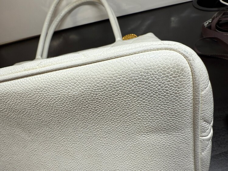 白（ブランドバッグ）の商品画像 - 査定依頼日：2025年1月11日 - 最高査定価格：82,000円