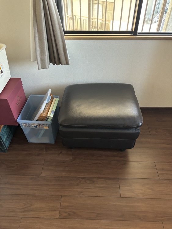 ソファー1人掛けとスツール（家具・寝具）の商品画像 - 査定依頼日：2025年4月25日 - 最高査定価格：5,500円