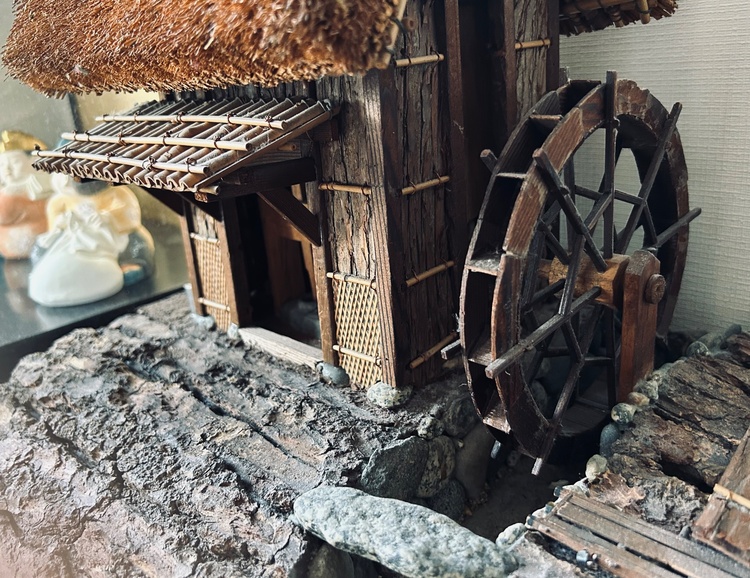 茅葺水車小屋模型（美術品・骨董品）の商品画像 - 査定依頼日：2026年7月28日 - 最高査定価格：3,000円