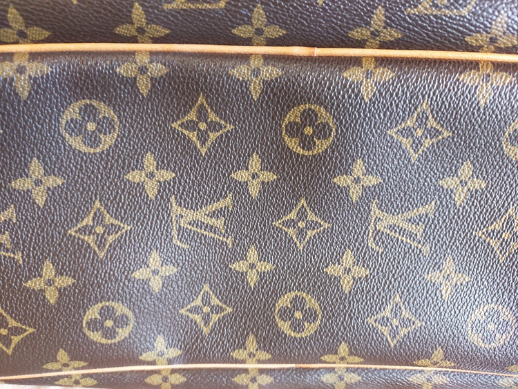 ドーヴィル（ブランドバッグ）の商品画像 - 査定依頼日：2022年6月17日 - 最高査定価格：50,000円