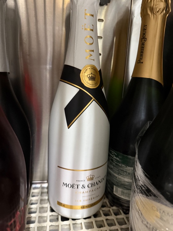 シャンパン モエ・エ・シャンドン （お酒）の商品画像 - 査定依頼日：2025年11月6日 - 最高査定価格：41,500円