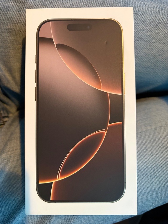 iPhone iPhone 16 Pro 256GB SIMフリー（スマホ）の商品画像 - 査定依頼日：2026年9月25日 - 最高査定価格：121,000円