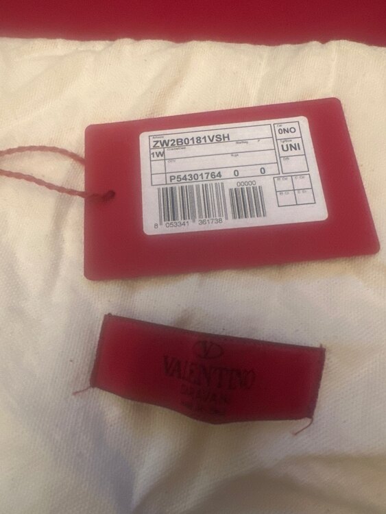 ヴァレンティノ ロックスタッズショルダーバッグ（古着・ファッション）の商品画像 - 査定依頼日：2025年2月27日 - 最高査定価格：25,000円