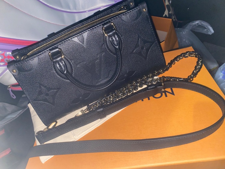 オンザゴーEW M23640（ブランドバッグ）の商品画像 - 査定依頼日：2025年9月15日 - 最高査定価格：370,000円