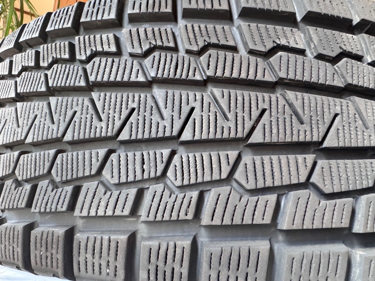 ヨコハマiceGUARD G075（カー用品）の商品画像 - 査定依頼日：2026年2月10日 - 最高査定価格：8,000円