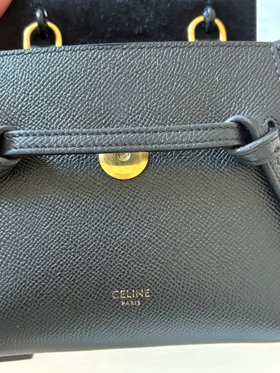 セリーヌ ベルトバッグマイクロ レザー 2WAYハンドバッグ ブラック（ブランドバッグ）の商品画像 - 査定依頼日：2025年12月19日 - 最高査定価格：130,000円