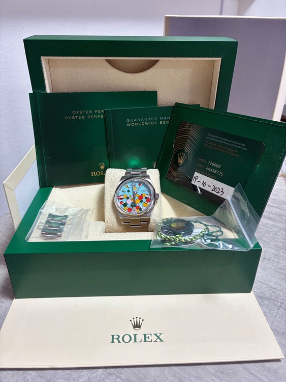 オイスターパーペチュアル　セレブレーションモチーフ　36ミリ　（高級時計）の商品画像 - 査定依頼日：2025年8月10日 - 最高査定価格：2,200,000円