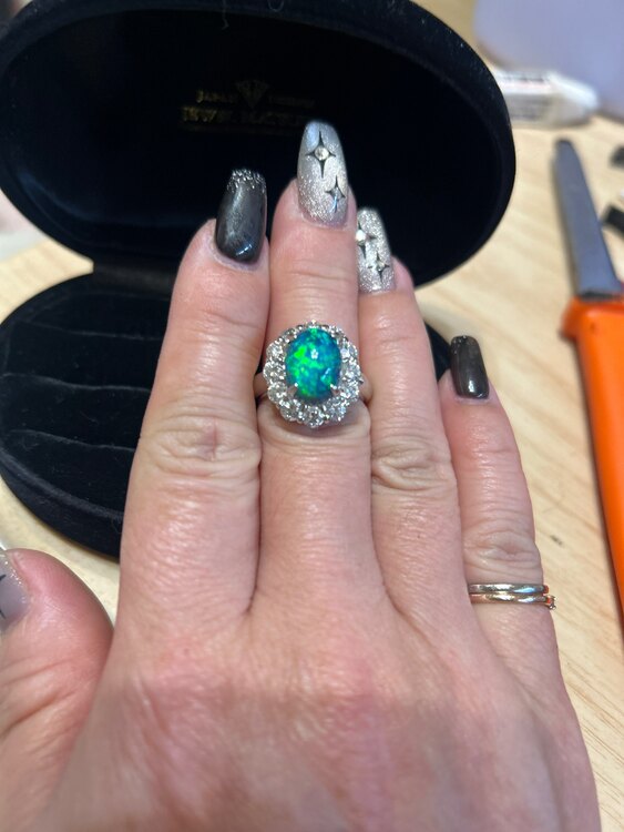 天然ブラックオパール（金・貴金属）の商品画像 - 査定依頼日：2025年3月31日 - 最高査定価格：800,000円