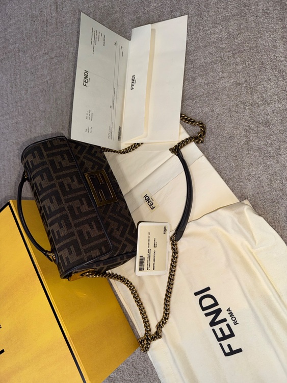 フェンディ  （ブランドバッグ）の商品画像 - 査定依頼日：2025年11月27日 - 最高査定価格：160,000円
