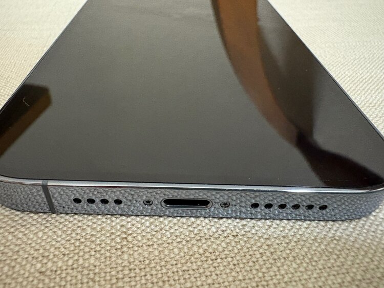 iPhone13 PROMAX シエラブルー（スマホ）の商品画像 - 査定依頼日：2025年4月15日 - 最高査定価格：70,000円