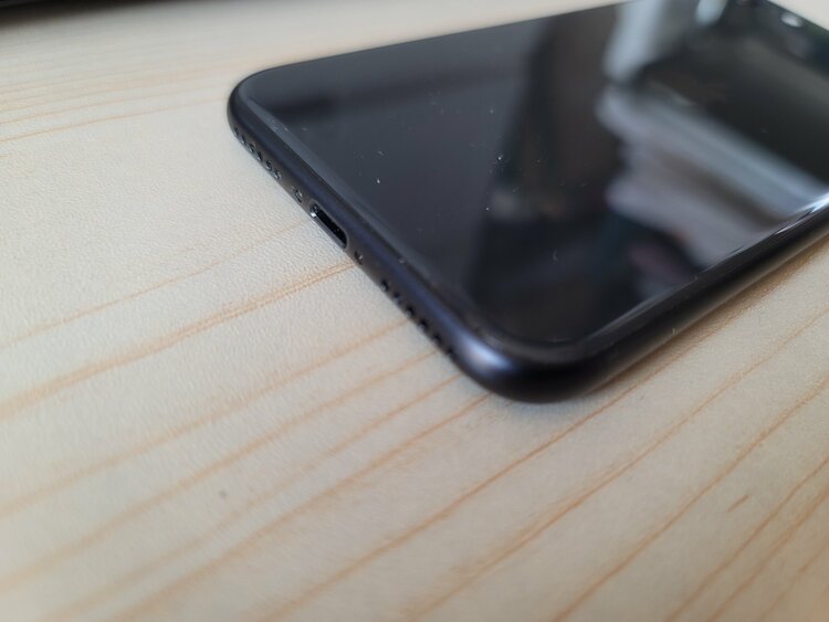 iPhone SE (第 2 世代) 64GB SIMフリー（スマホ）の商品画像 - 査定依頼日：2026年4月8日 - 最高査定価格：13,000円