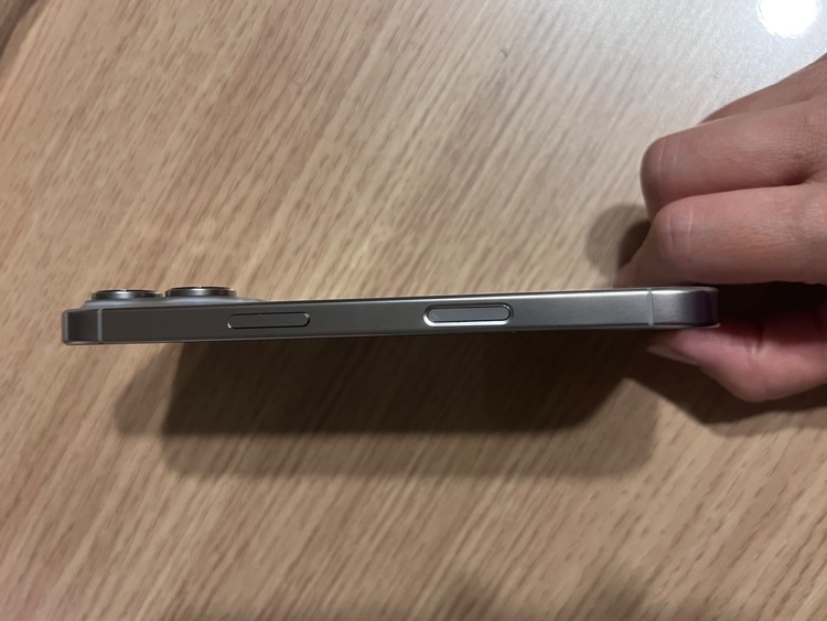 iPhone16pro256GBNaturalTitanium（スマホ）の商品画像 - 査定依頼日：2025年10月12日 - 最高査定価格：110,000円