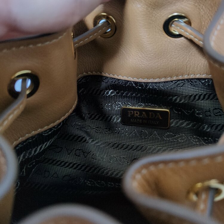 PRADA プラダ Re-Edition 1978 バケットバッグ レザー（ブランドバッグ）の商品画像 - 査定依頼日：2026年2月18日 - 最高査定価格：180,000円