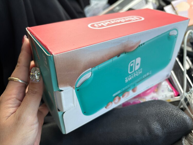 Switch Lite（ゲーム機本体・ゲームソフト）の商品画像 - 査定依頼日：2025年5月16日 - 最高査定価格：6,500円