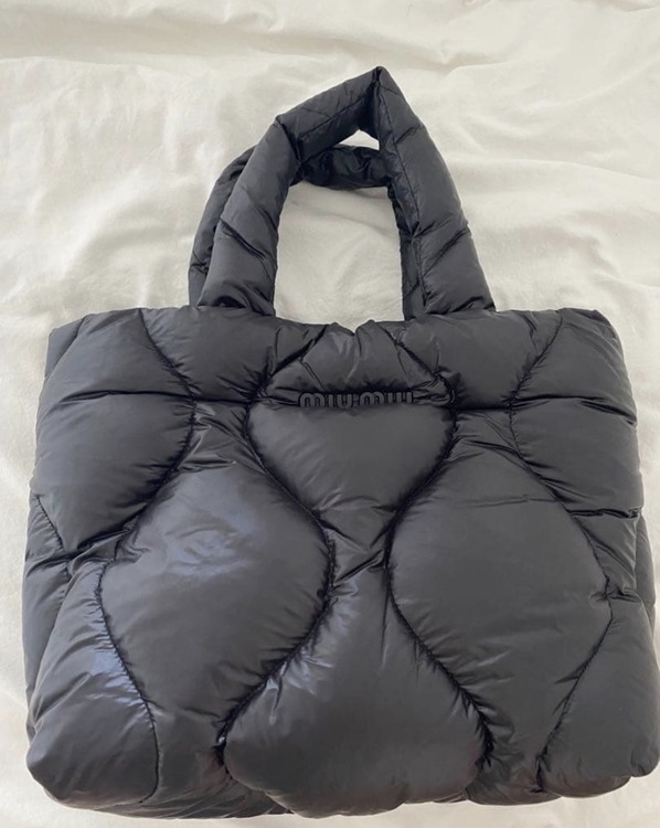 Miumiu パテッドトートバッグ（ブランドバッグ）の商品画像 - 査定依頼日：2026年2月6日 - 最高査定価格：95,000円