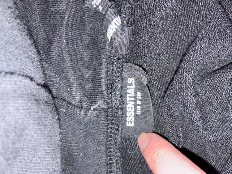 エッシェンシャルパーカー（古着・ファッション）の商品画像 - 査定依頼日：2026年3月8日 - 最高査定価格：100,000円