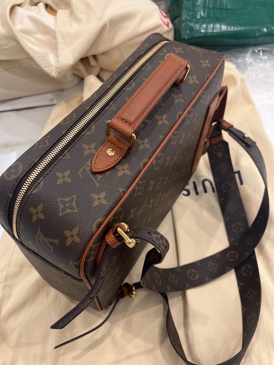 ヴィトン　NBAリュック（ブランドバッグ）の商品画像 - 査定依頼日：2025年7月11日 - 最高査定価格：250,000円