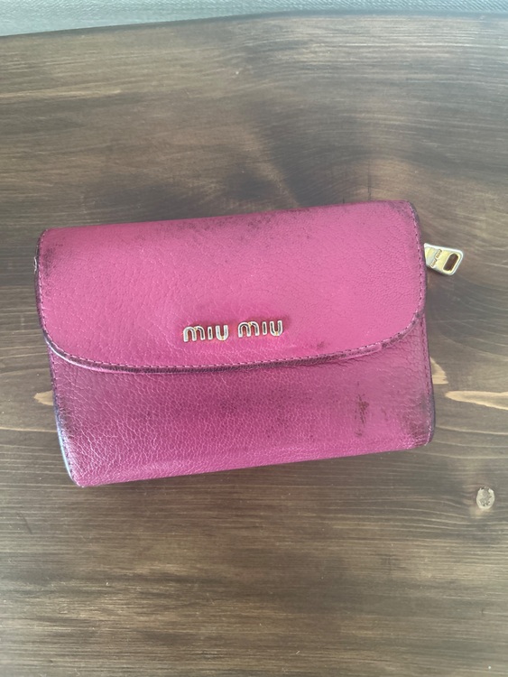 ミュウミュウ  （ブランドバッグ）の商品画像 - 査定依頼日：2025年10月2日 - 最高査定価格：5,000円