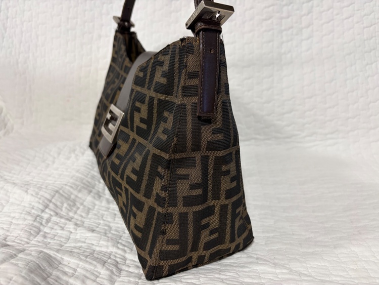 フェンディ  （ブランドバッグ）の商品画像 - 査定依頼日：2026年2月7日 - 最高査定価格：100,000円