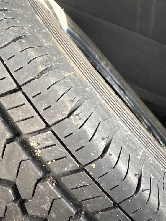 タイヤのみ4本（カー用品）の商品画像 - 査定依頼日：2026年4月22日 - 最高査定価格：5,000円