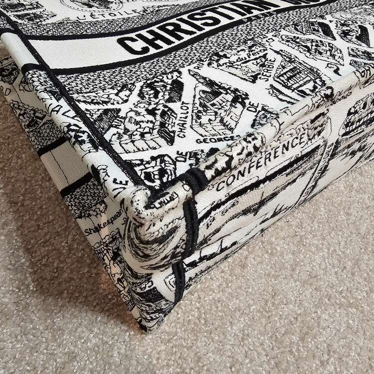 ディオール　ブックトート（ブランドバッグ）の商品画像 - 査定依頼日：2023年12月30日