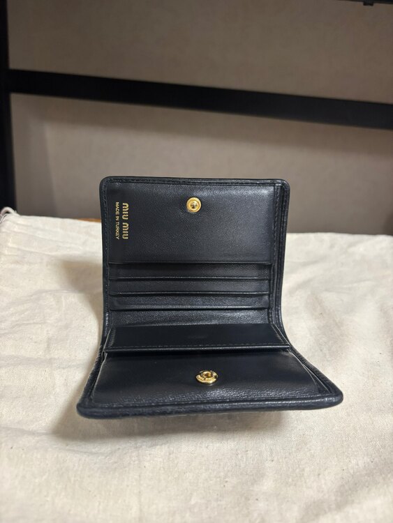 ミュウミュウ  （ブランドバッグ）の商品画像 - 査定依頼日：2025年5月25日 - 最高査定価格：23,000円