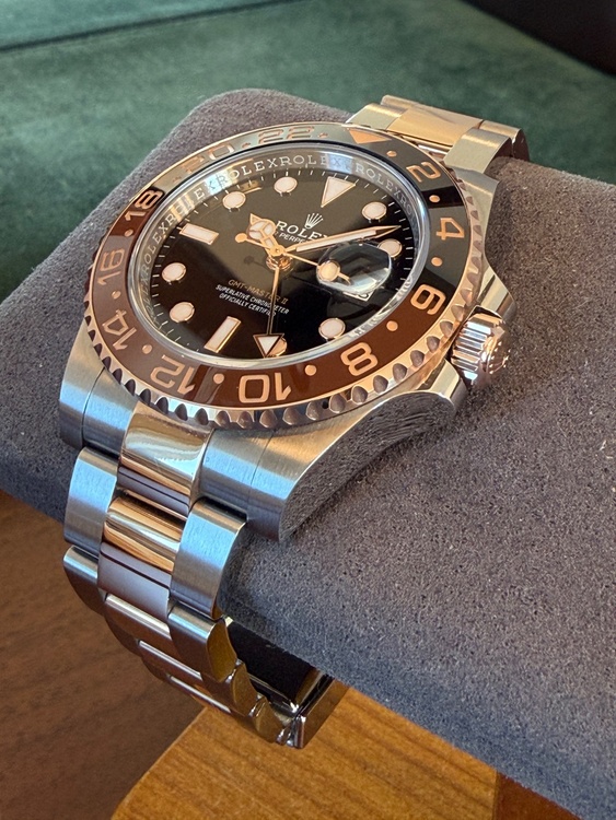 ロレックス GMTマスター 126711（高級時計）の商品画像 - 査定依頼日：2026年1月14日 - 最高査定価格：3,050,000円