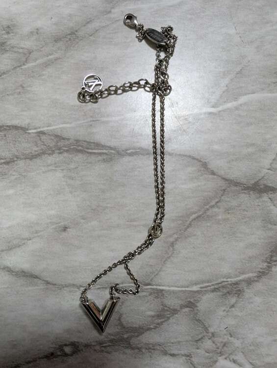 ルイビィトンシルバーネックレス（金・貴金属）の商品画像 - 査定依頼日：2025年4月14日 - 最高査定価格：30,000円