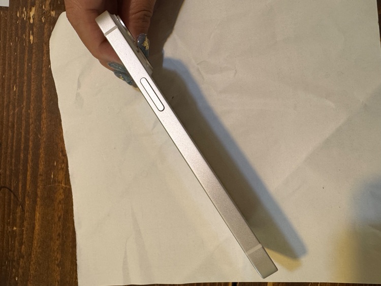 iPhone14 256（スマホ）の商品画像 - 査定依頼日：2025年9月16日 - 最高査定価格：65,000円